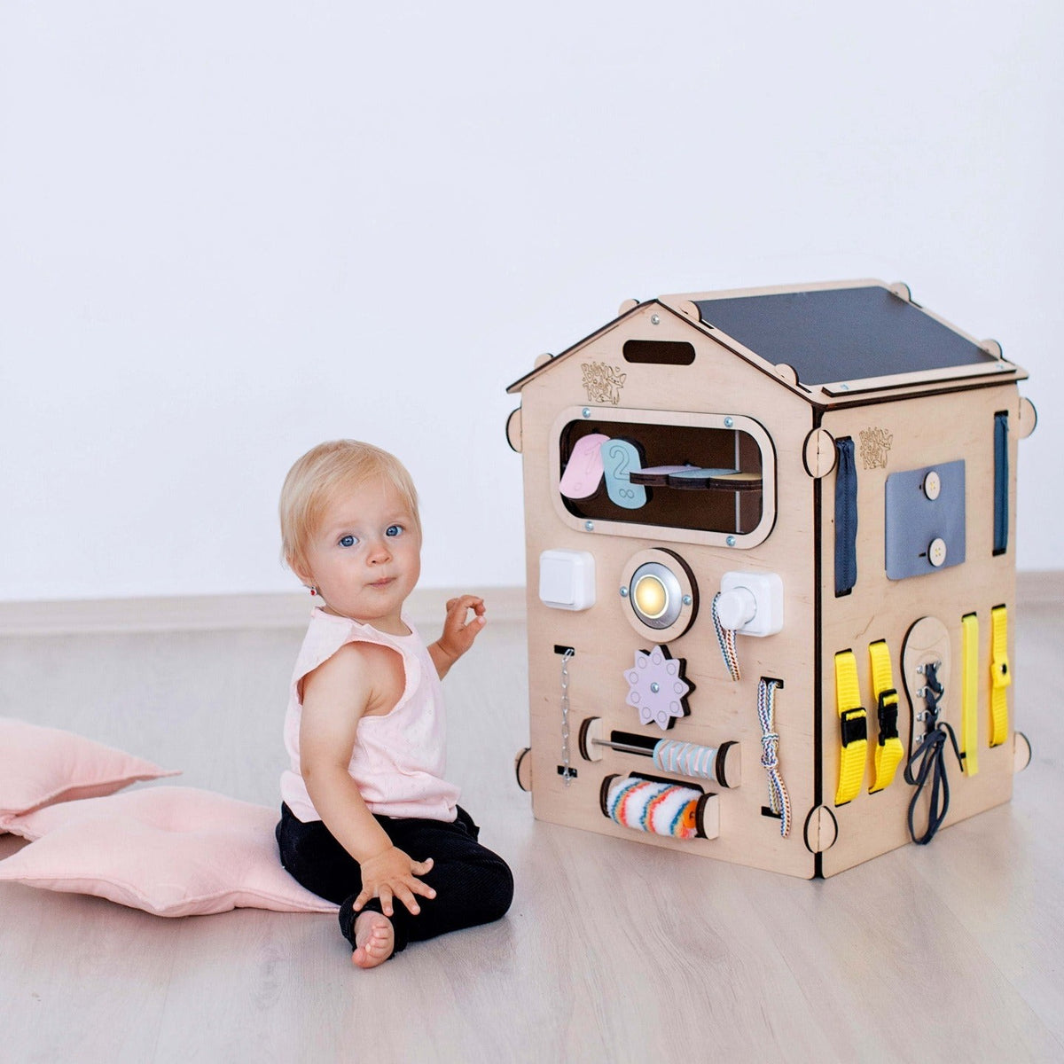 Busy Board House – Natura Pastel, Limited Edition