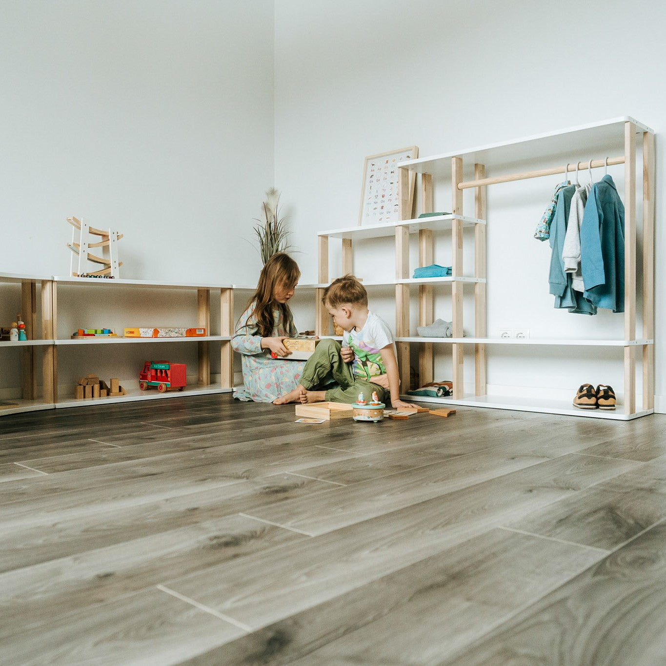 Modular Montessori Shelf Corner - 3 Shelves